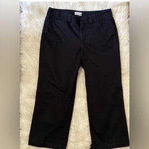 Dockers Black Mid Rise/ Curvy Metro Capris